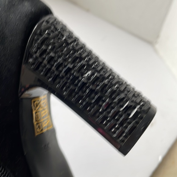 Suede Ankle Booties Made in Italy, Kiss Kiss. - Picture 13 of 14